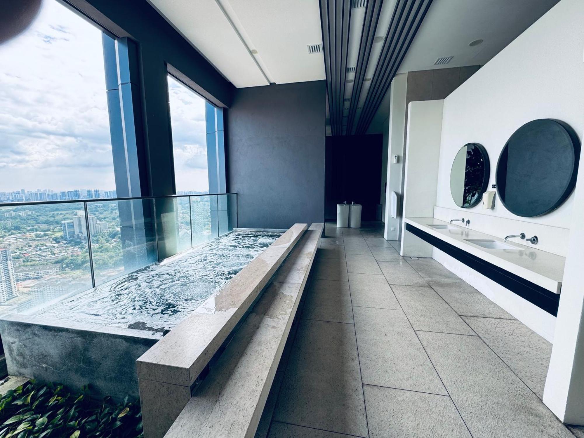 Luxury Lucentia By Classy Hotel